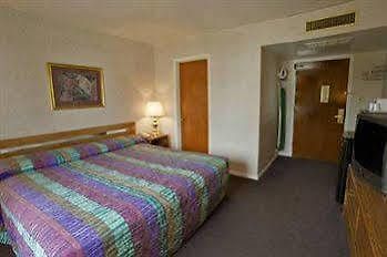 Rodeway Inn Glen Ellyn Ngoại thất bức ảnh